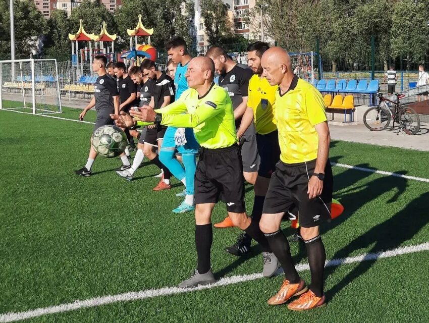 У футбольному чемпіонаті Кам’янського лідером стала команда “Сенатор”