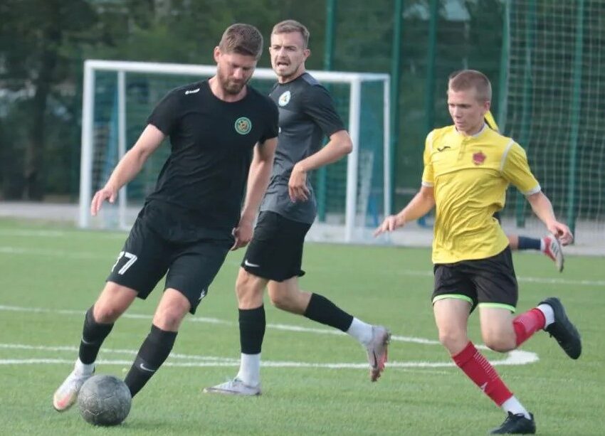 В чемпіонаті Кам`янського з футболу — в лідерах юнаки ДЮФШ “Надія”