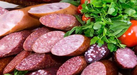 Українці скаржаться на якість ковбаси та ковбасних виробів: у Держпродспоживслужбі розповіли, на що звертати увагу при купівлі цих товарів