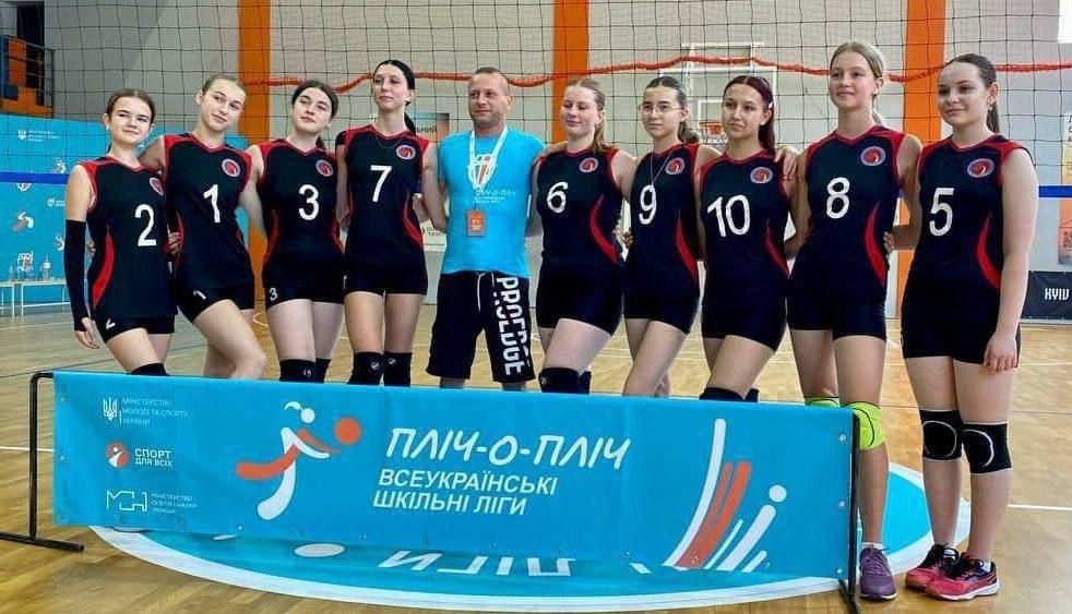 Кам'янські черлідерки з ліцею №13 стали призерками V всеукраїнського етапу учнівських змагань «Пліч-о-пліч» - ФОТО