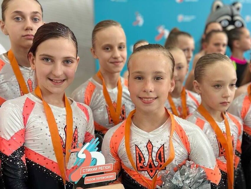 Кам’янські черлідерки з ліцею №13 стали призерками V всеукраїнського етапу учнівських змагань «Пліч-о-пліч»