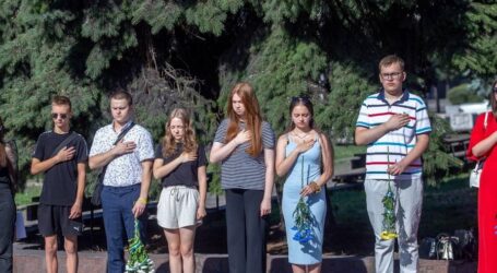 В Кам’янському у День Конституції України вшанували пам’ять загиблих захисників