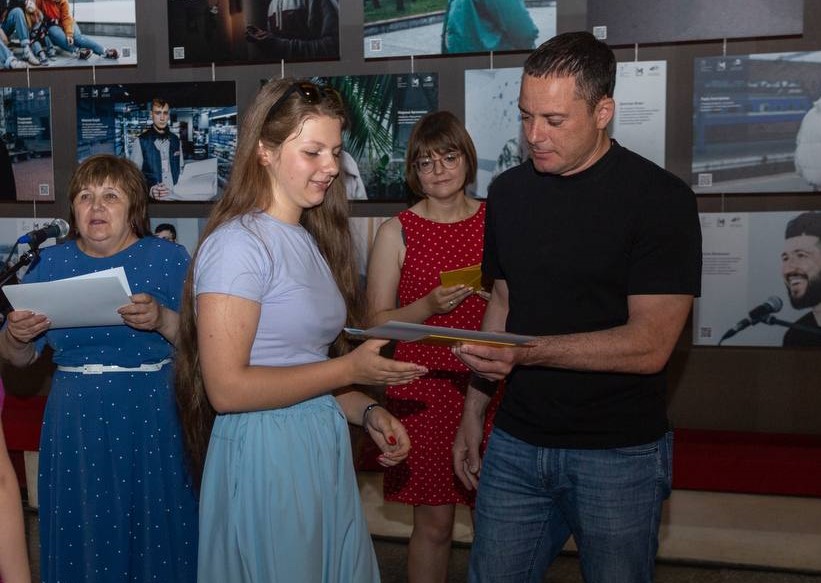 В Кам'янському нагородили лауреатів конкурсу дитячої творчості «Козак Мамай та його пісня» - ФОТО