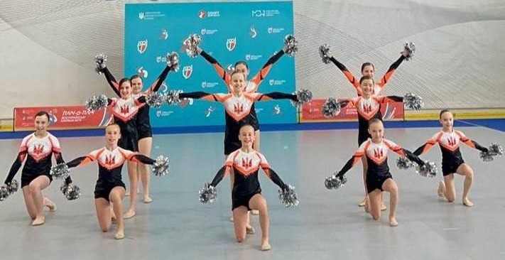 Кам'янські черлідерки з ліцею №13 стали призерками V всеукраїнського етапу учнівських змагань «Пліч-о-пліч» - ФОТО