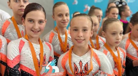 Кам’янські черлідерки з ліцею №13 стали призерками V всеукраїнського етапу учнівських змагань «Пліч-о-пліч»
