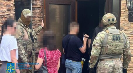 У Дніпрі затримали посадовців ритуальної служби, які «продавали» місця на міських цвинтарях за ціною майже в 10 разів вищу за офіційну