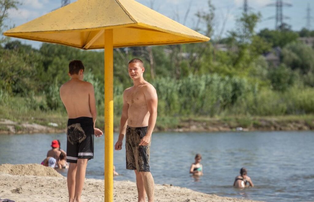 Поле для пляжного футболу облаштують в Кам'янському у зоні відпочинку на «БАМі» - ФОТО