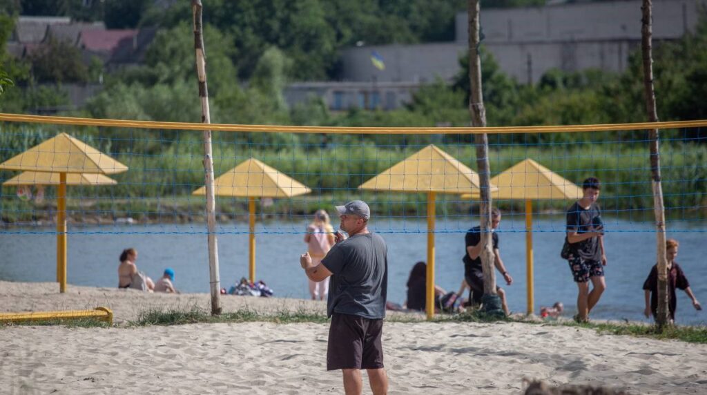 Поле для пляжного футболу облаштують в Кам'янському у зоні відпочинку на «БАМі» - ФОТО