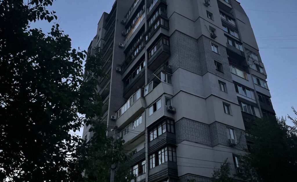 Вночі ворог бив балістикою по Дніпру, є постраждалі - ФОТО