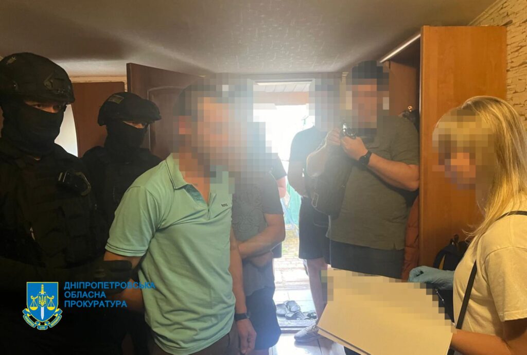 «Заробляли» на смерті героїв: півтора мільйона гривень загиблих військових через їх телефони крали через онлайн-банкінг злочинці на Дніпропетровщині - ФОТО