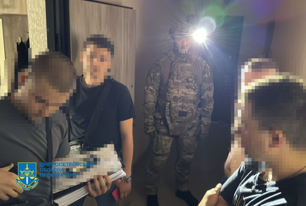 «Заробляли» на смерті героїв: півтора мільйона гривень загиблих військових через їх телефони крали через онлайн-банкінг злочинці на Дніпропетровщині - ФОТО