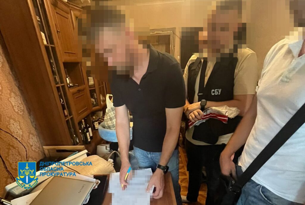 Посадовців Дніпровської міськради підозрюють у крадіжці бюджетних коштів на фіктивному ремонті бомбосховищ - ФОТО