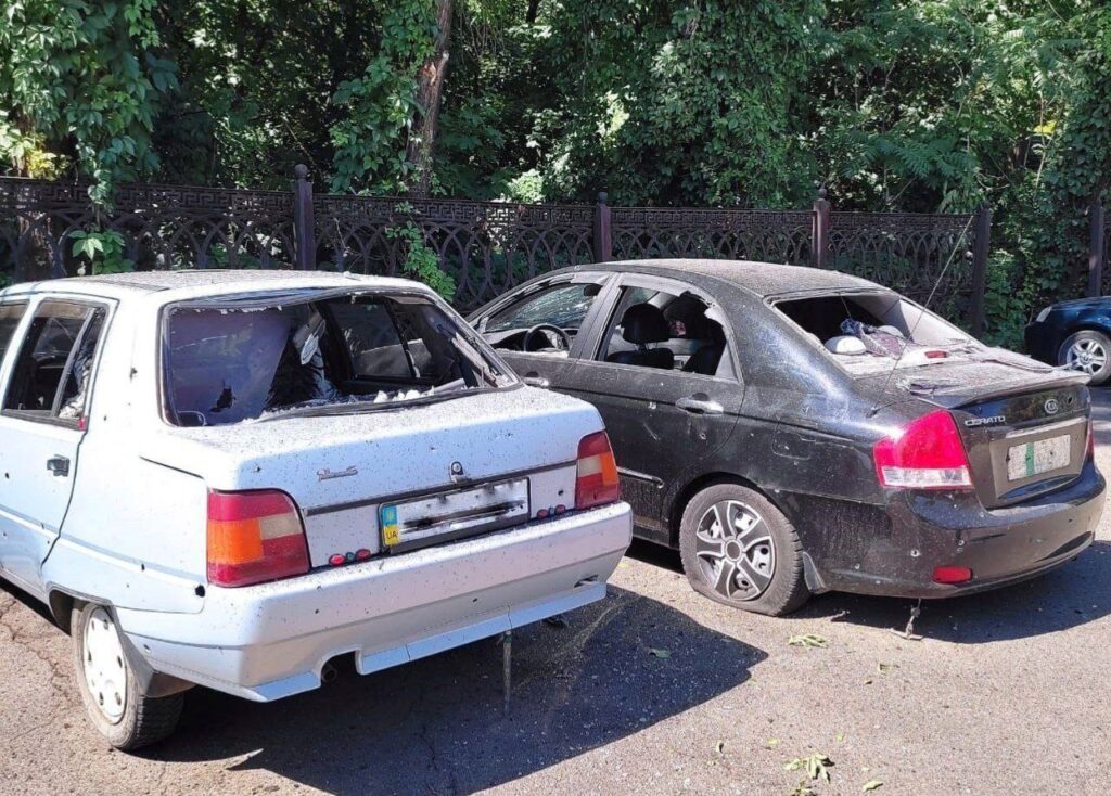 Ворог продовжував бити по Нікопольщині ввечері та вночі - ФОТО
