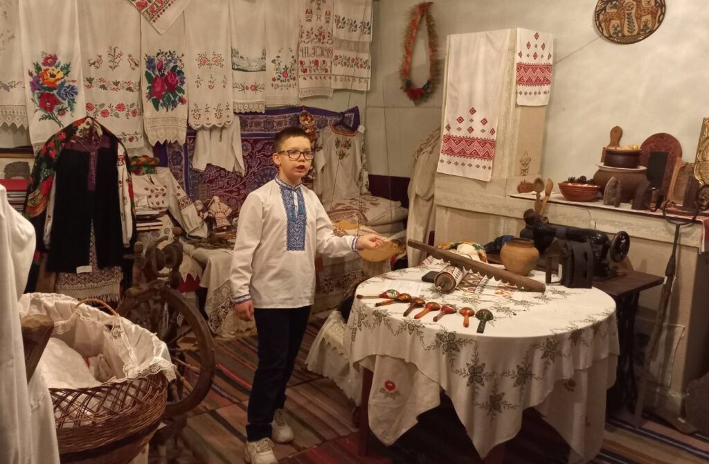 Ганна Щербина: «Отак воно йдеться, зшивається нитками пам’яті й шани. Історичної нашої пам’яті, яку нікому не відібрати»   - ФОТО