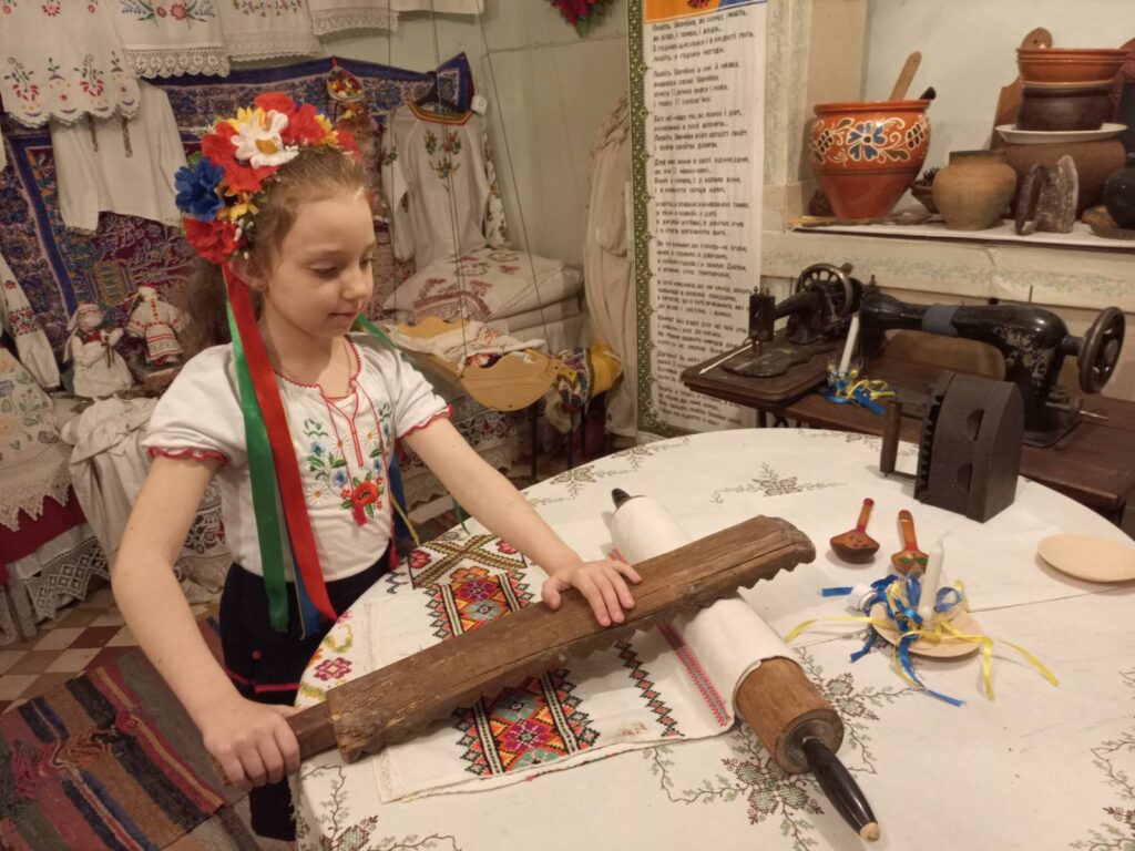 Ганна Щербина: «Отак воно йдеться, зшивається нитками пам’яті й шани. Історичної нашої пам’яті, яку нікому не відібрати»   - ФОТО
