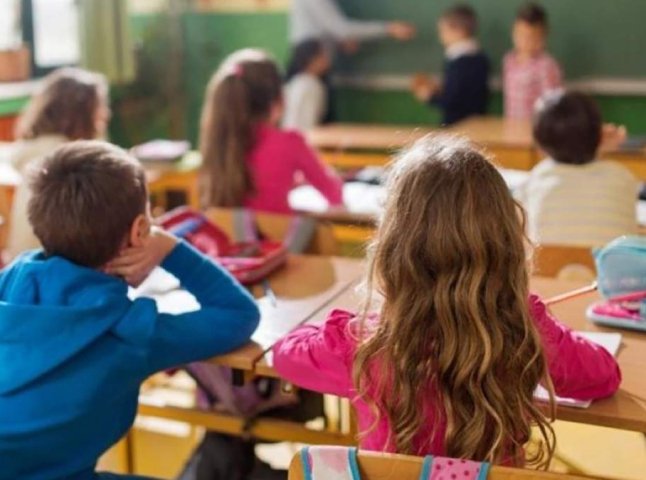 Міносвіти запустило гарячу лінію “Школа офлайн”