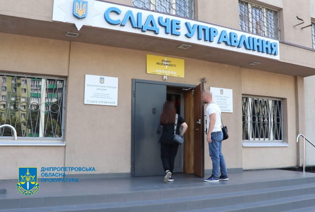 В Кам'янському затримали двох 17-річних підлітків за підозрою у підпалі авто військового та волонтера - ФОТО