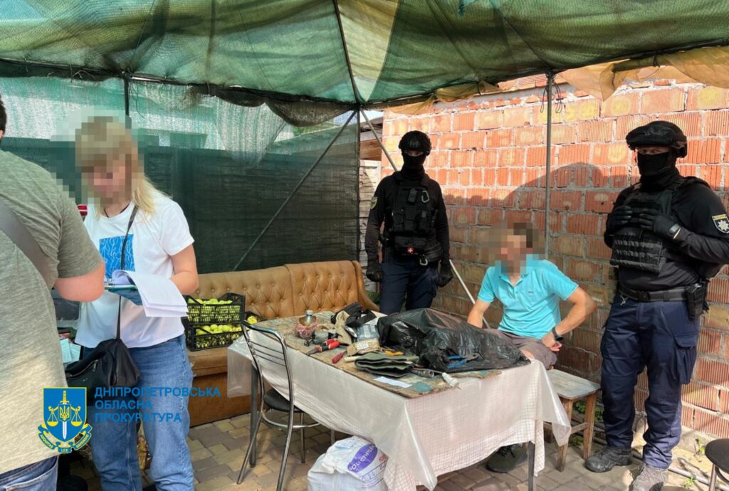 «Заробляли» на смерті героїв: півтора мільйона гривень загиблих військових через їх телефони крали через онлайн-банкінг злочинці на Дніпропетровщині - ФОТО