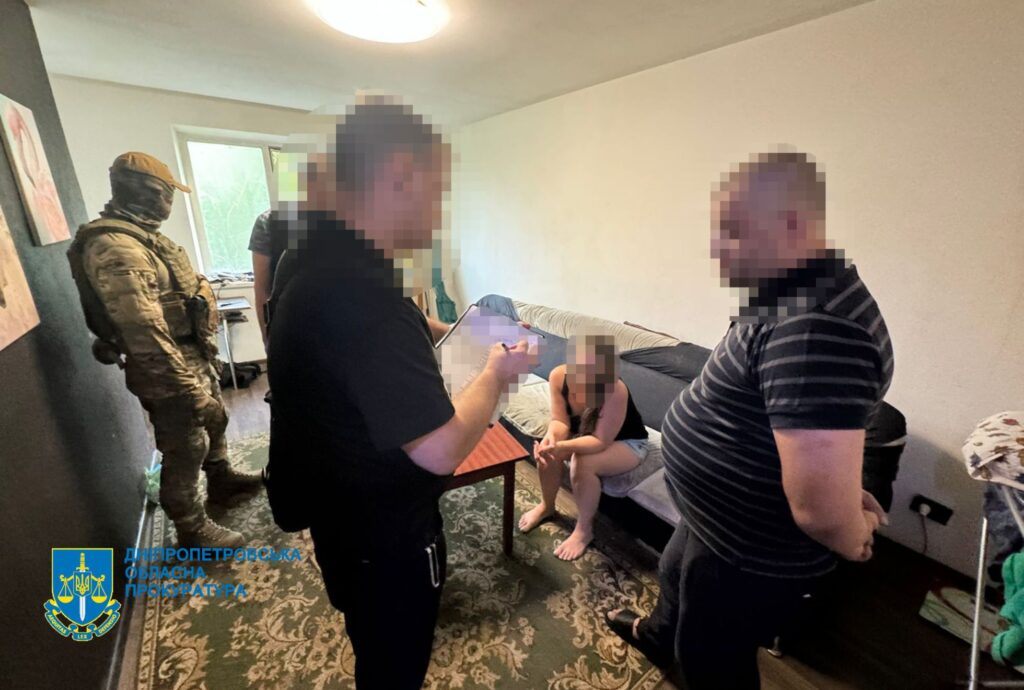 «Заробляли» на смерті героїв: півтора мільйона гривень загиблих військових через їх телефони крали через онлайн-банкінг злочинці на Дніпропетровщині - ФОТО