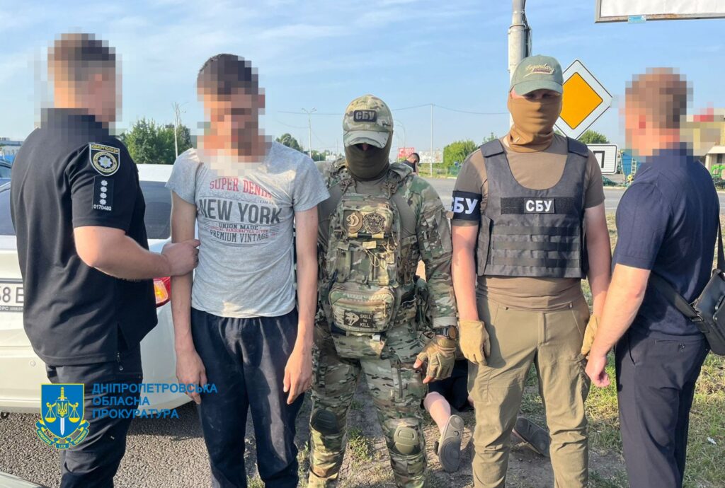 «Заробляли» на смерті героїв: півтора мільйона гривень загиблих військових через їх телефони крали через онлайн-банкінг злочинці на Дніпропетровщині - ФОТО