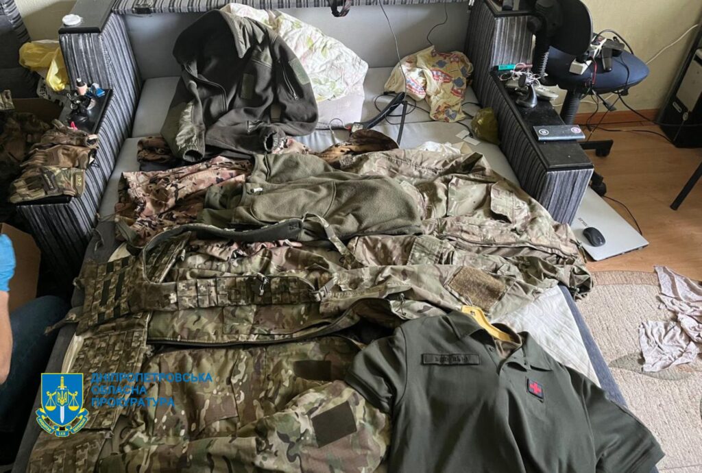 «Заробляли» на смерті героїв: півтора мільйона гривень загиблих військових через їх телефони крали через онлайн-банкінг злочинці на Дніпропетровщині - ФОТО