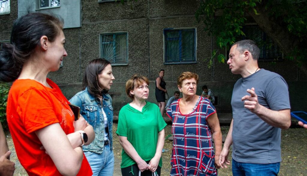 В Кам'янському сталася пожежа у багатоквартирному будинку по вул. О.Сокола - ФОТО