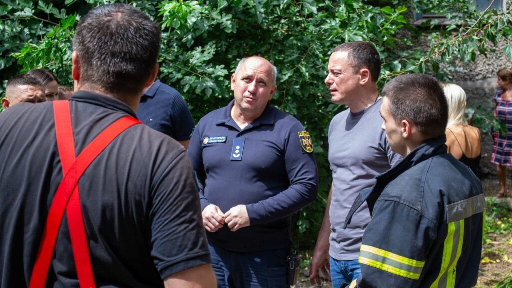 В Кам'янському сталася пожежа у багатоквартирному будинку по вул. О.Сокола - ФОТО