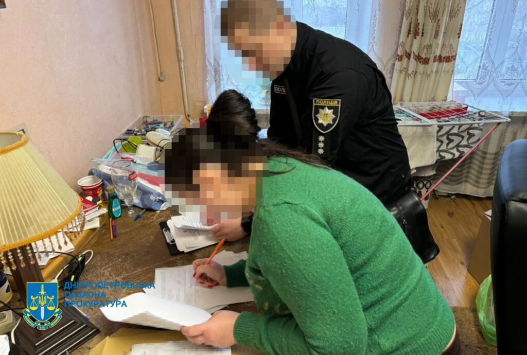 У Дніпрі злочинці на чолі з сімейним лікарем ошукали державу на мільйон гривень, виписавши безплатні рецепти фейковим пацієнтам та «мертвим душам» - ФОТО