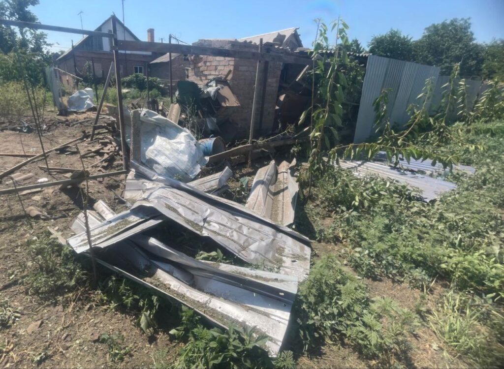 Один з районів Дніпропетровщині вороги атакували ввечері та зранку - ФОТО