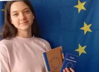 Творчі роботи учнів гімназії №12 з Кам'янського стали лауреатами Всеукраїнського конкурсу з гуманітарного права - ФОТО