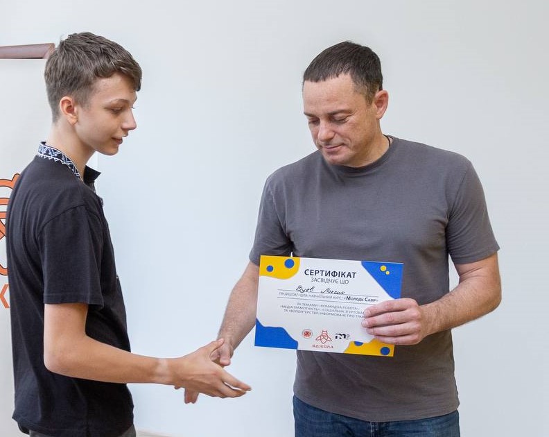Азам волонтерської діяльності навчалась молодь Кам'янського в таборі «Молодь Camp» - ФОТО