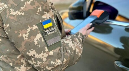 Від завтра чоловікам без військового квитка закриють виїзд за кордон