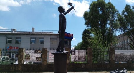 Кам’янчан запрошують в Музей історії міста подивитись на відреставровану автентичну фігуру Прометея