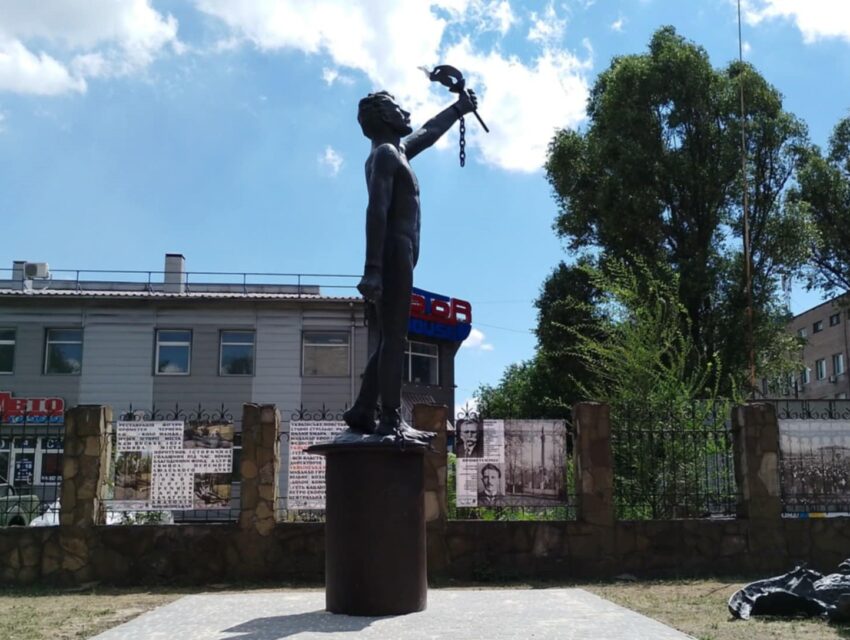 Кам’янчан запрошують в Музей історії міста подивитись на відреставровану автентичну фігуру Прометея