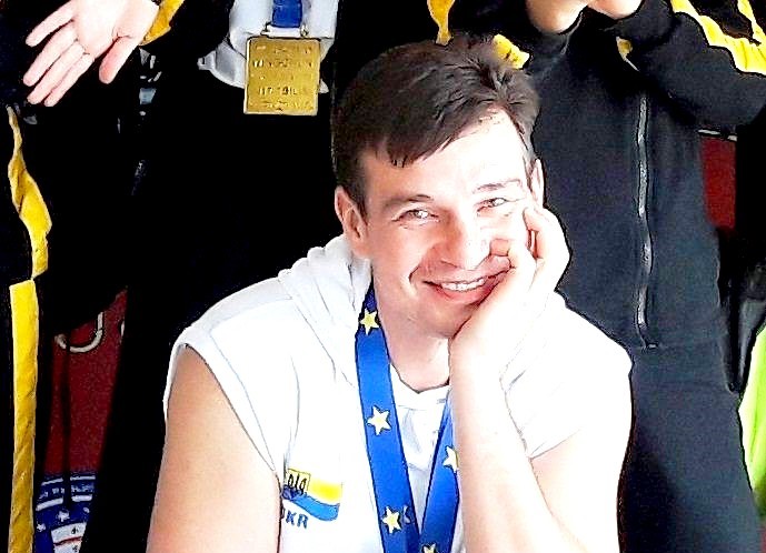 Андрій Шамардін: “Багато дітей, які займаються у мене, ростуть без батьків. Вважаю, що хтось повинен дати їм приклад сили, мужності та патріотизму”