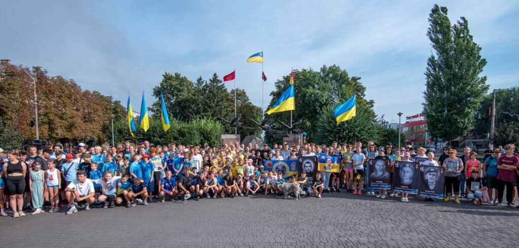 Кам'янське долучилось до Всеукраїнського забігу пам'яті загиблих героїв - ФОТО