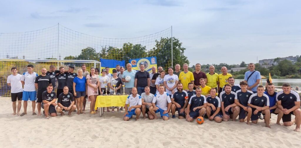 В Кам'янському провели спортивно-патріотичний захід та вшанували пам'ять загиблих на війні місцевих героїв - ФОТО