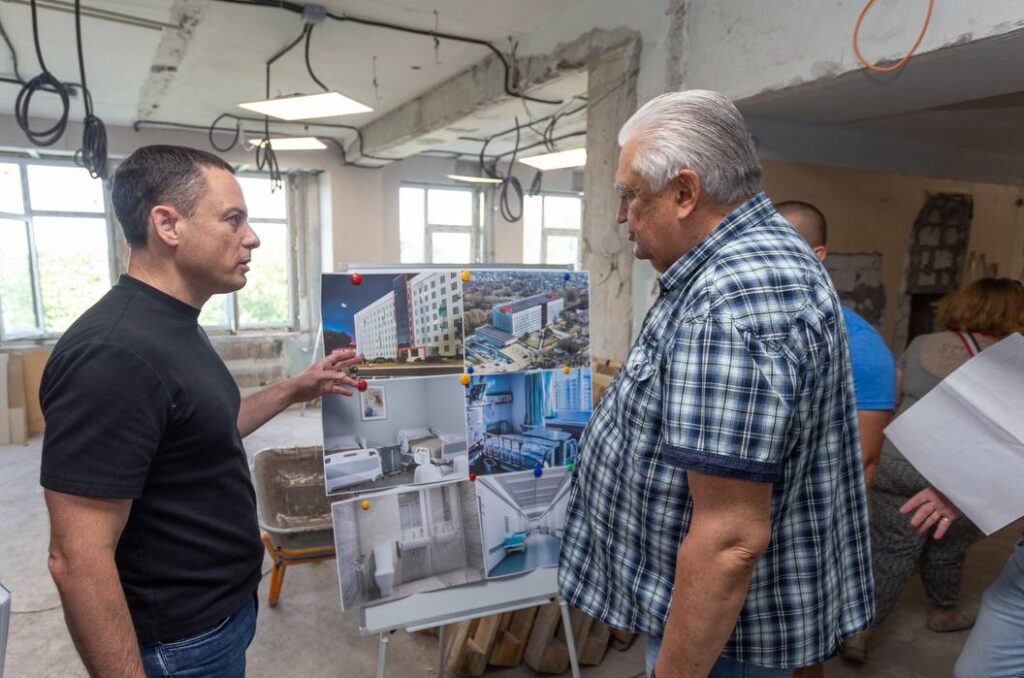 В лікарнях Кам'янського тривають ремонти відділень - ФОТО