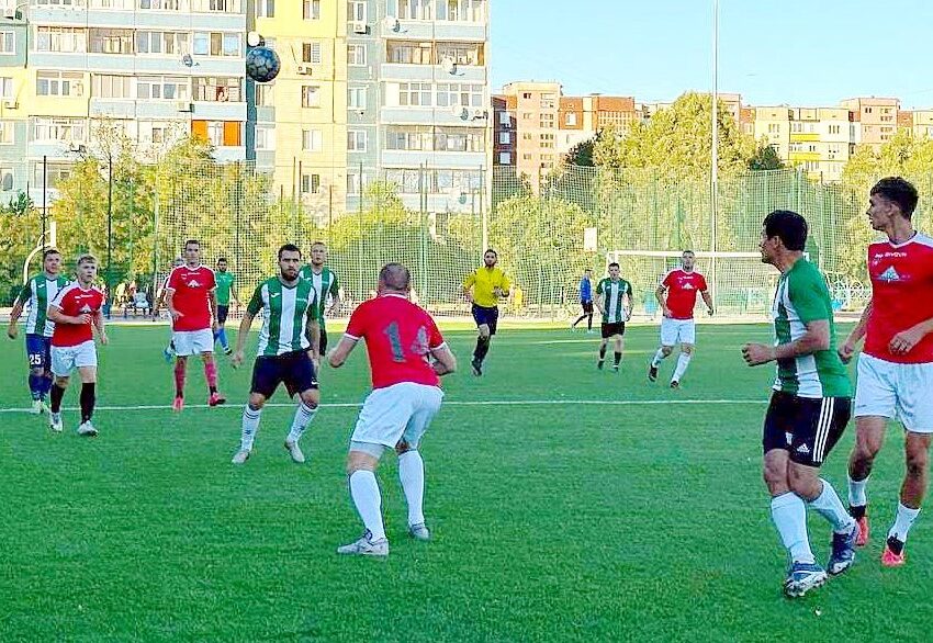 У футбольному чемпіонаті Кам`янського новий лідер