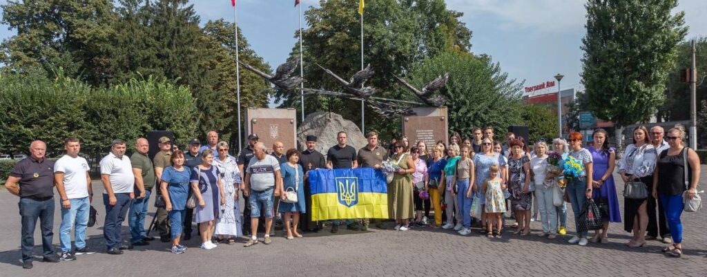 У Кам’янському провели пам'ятний захід біля Меморіалу загиблим Героям, де завершився перший етап будівництва - ФОТО