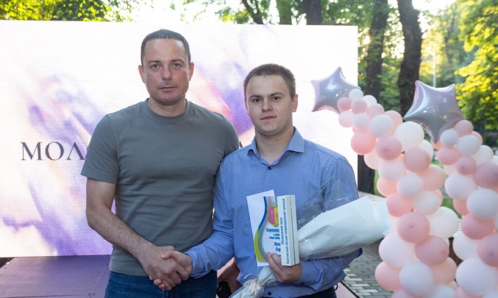 В Кам'янському нагородили молодіжних лідерів громади - ФОТО
