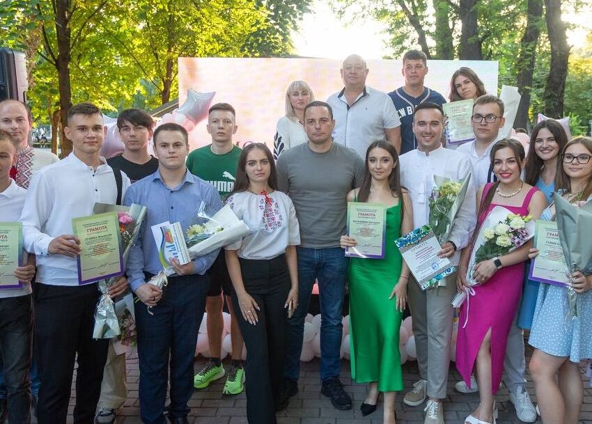 В Кам’янському нагородили молодіжних лідерів громади
