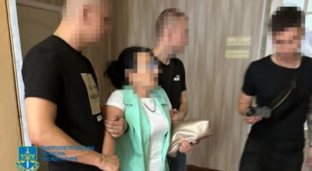 Дві тисячі доларів за навчання як відстрочку від призову: в Дніпрі посадовців місцевих коледжів підозрюють у вимаганні хабарів