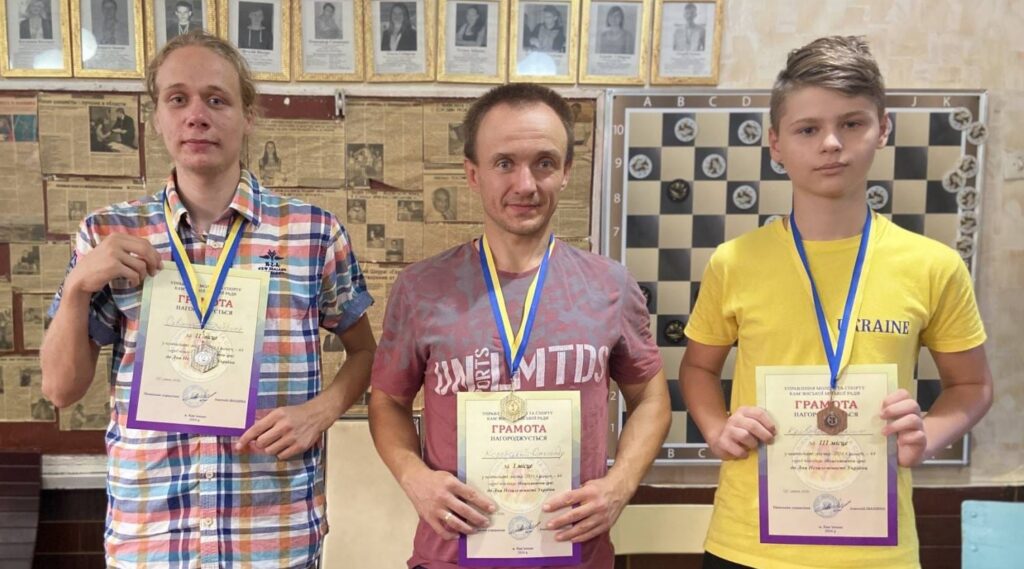 Визначилися призери чемпіонату Кам`янського з шашок-64 - ФОТО