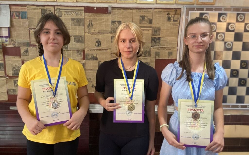 Визначилися призери чемпіонату Кам`янського з шашок-64 - ФОТО
