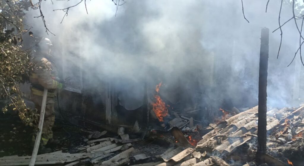 В одному з районів Дніпропетровщини знов було гучно від обстрілів ворога - ФОТО
