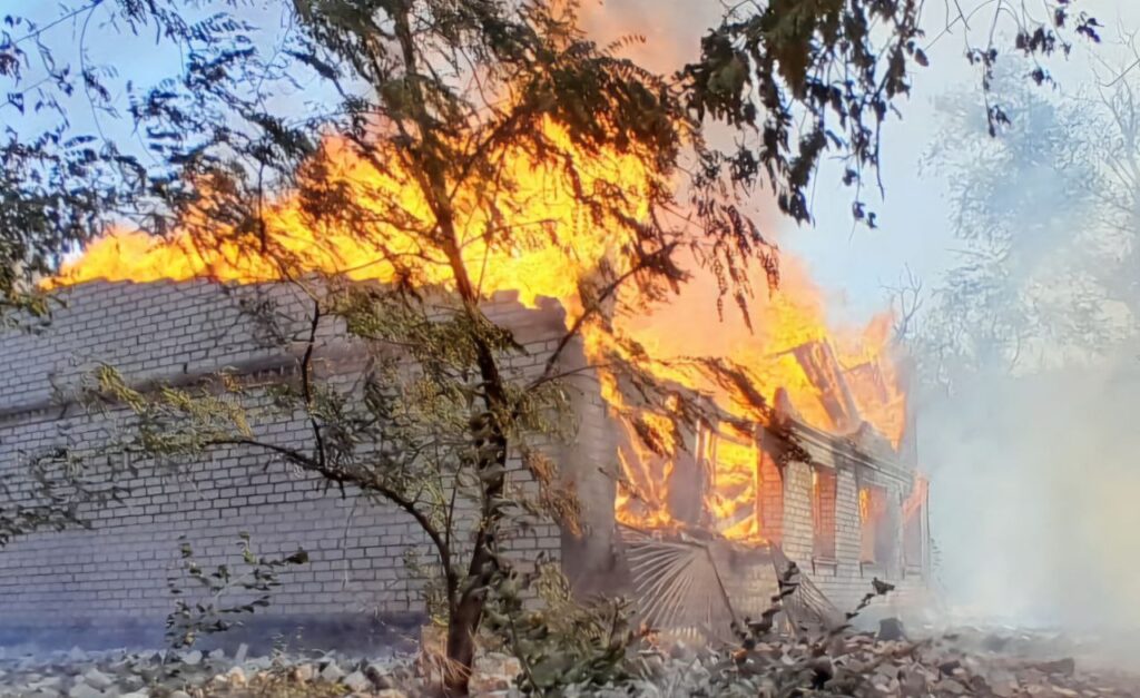 Вночі та зранку росіяни знов били по одному з районів Дніпропетровщини - ФОТО