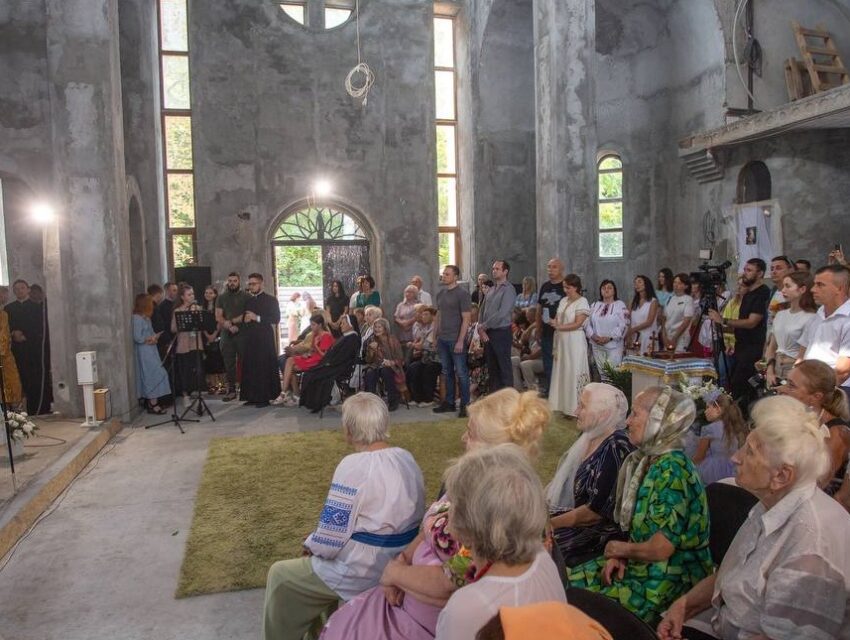 В новому храмі Преображення Господнього УГКЦ в Кам’янському сьогодні відбулась перша святкова служба