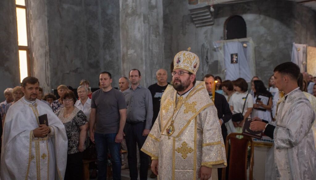 В новому храмі Преображення Господнього УГКЦ в Кам'янському сьогодні відбулась перша святкова служба - ФОТО