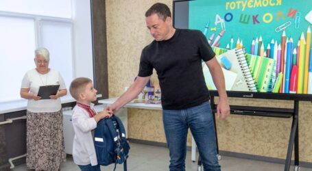 Мер Кам’янського привітав з прийдешнім Днем знань першокласників з родин пільгових категорій